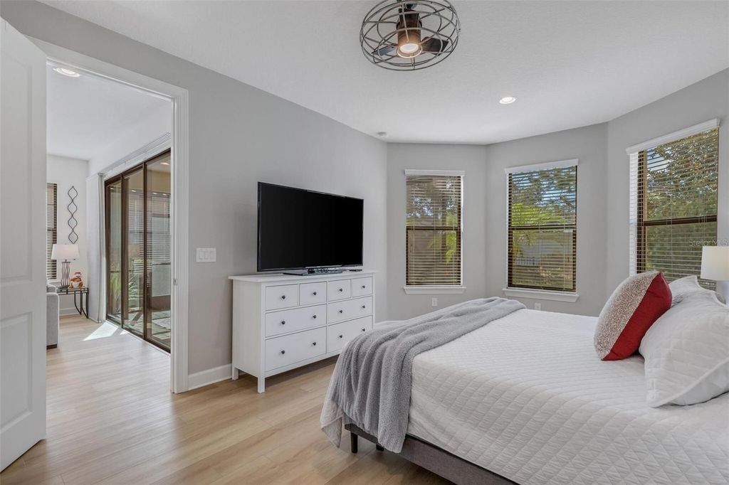Image 23 of property listing at 8413 ALBERATA VISTA DRIVE, Tampa, FL 33647