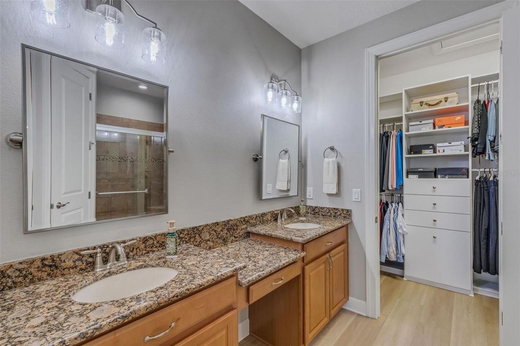 Image 27 of property listing at 8413 ALBERATA VISTA DRIVE, Tampa, FL 33647