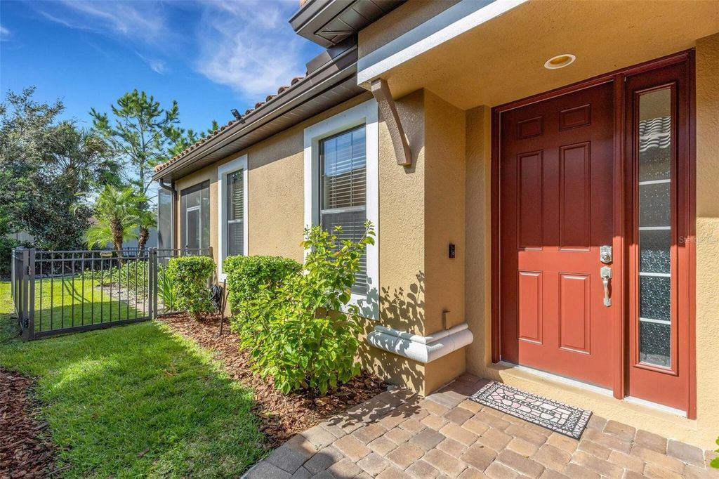 Image 4 of property listing at 8413 ALBERATA VISTA DRIVE, Tampa, FL 33647