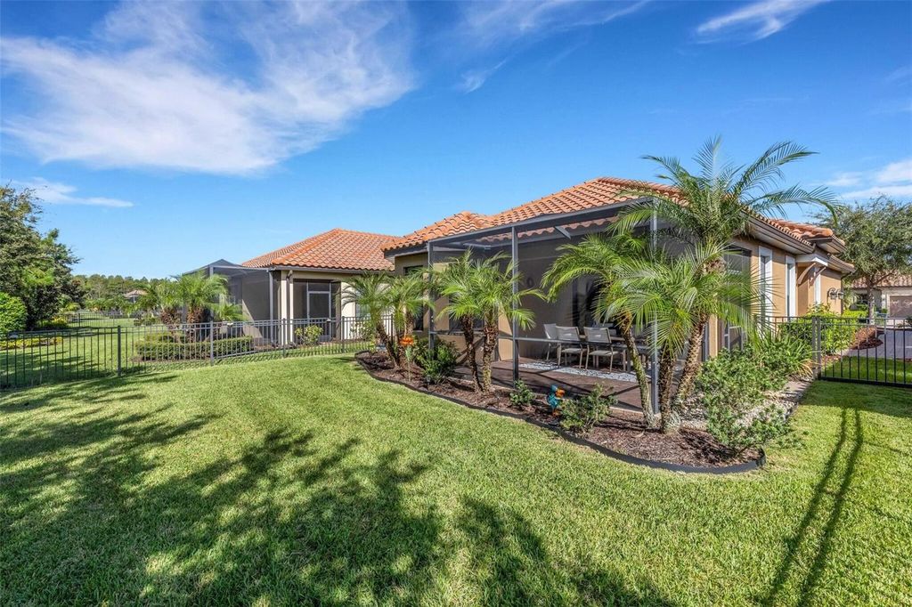 Image 32 of property listing at 8413 ALBERATA VISTA DRIVE, Tampa, FL 33647