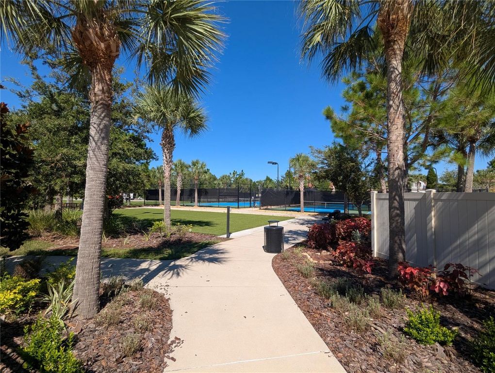 Image 35 of property listing at 8413 ALBERATA VISTA DRIVE, Tampa, FL 33647