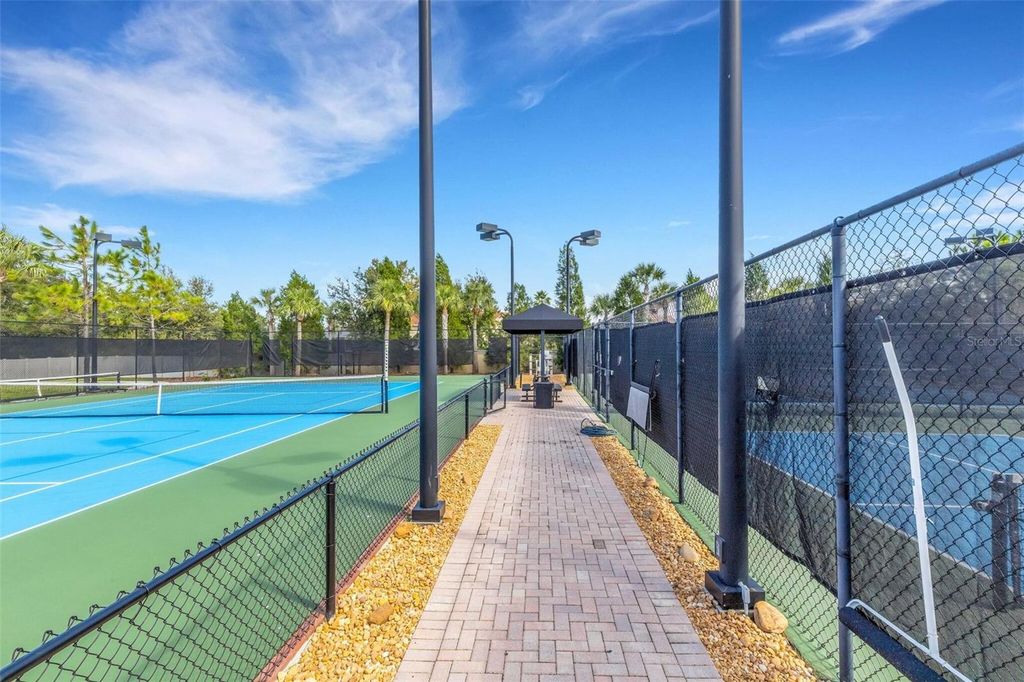 Image 37 of property listing at 8413 ALBERATA VISTA DRIVE, Tampa, FL 33647
