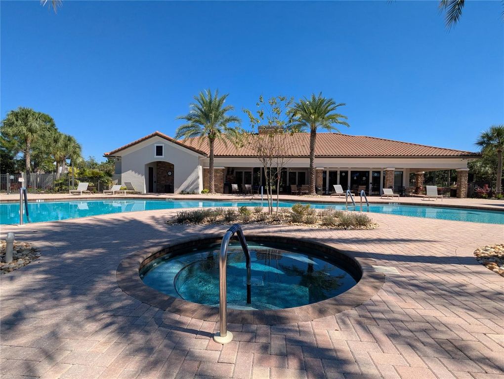 Image 38 of property listing at 8413 ALBERATA VISTA DRIVE, Tampa, FL 33647