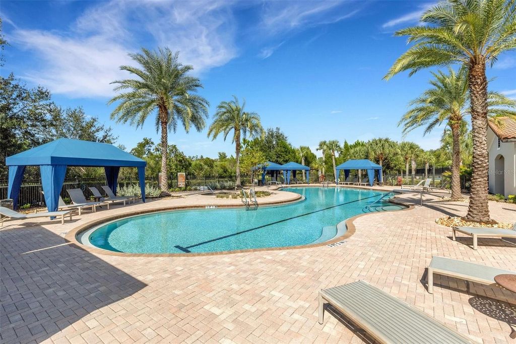 Image 39 of property listing at 8413 ALBERATA VISTA DRIVE, Tampa, FL 33647