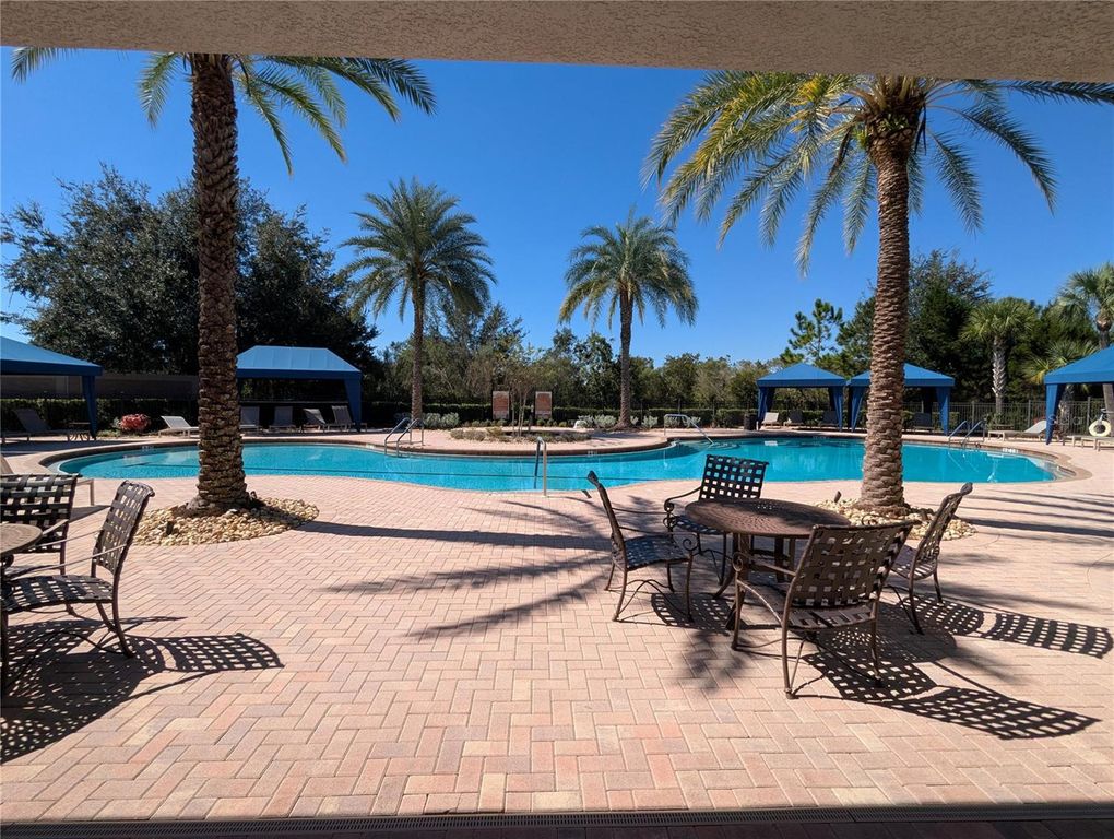 Image 40 of property listing at 8413 ALBERATA VISTA DRIVE, Tampa, FL 33647