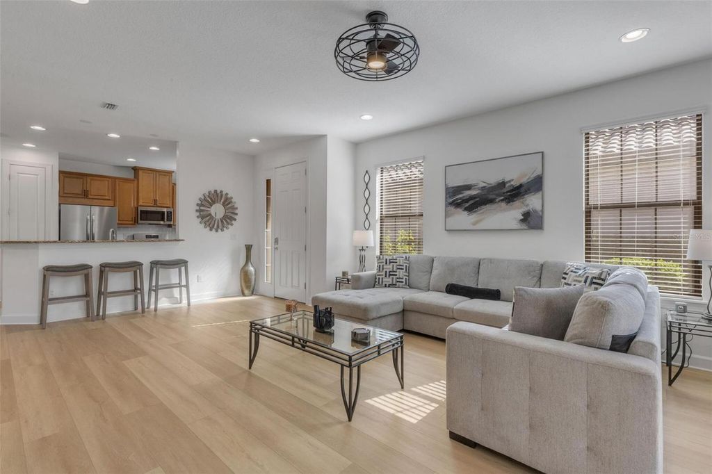 Image 5 of property listing at 8413 ALBERATA VISTA DRIVE, Tampa, FL 33647