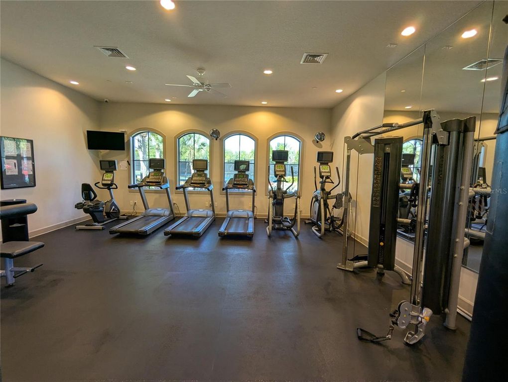 Image 41 of property listing at 8413 ALBERATA VISTA DRIVE, Tampa, FL 33647