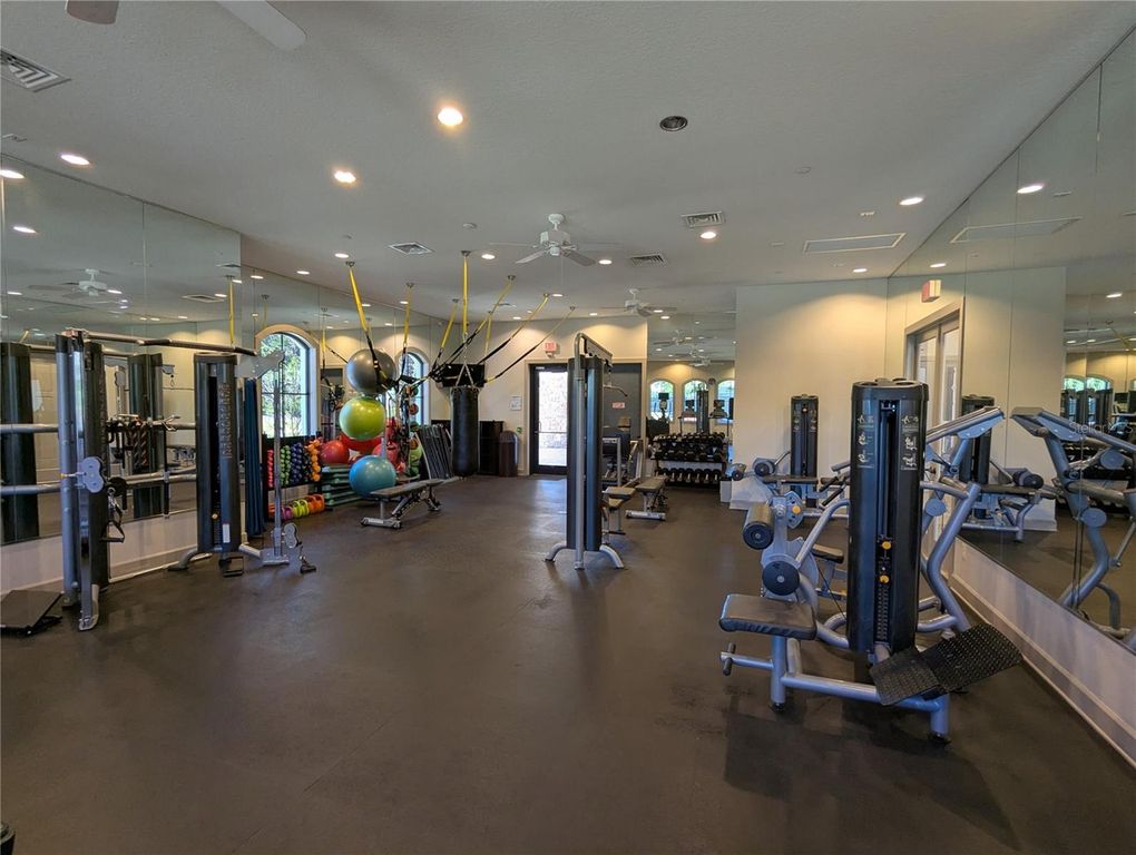 Image 42 of property listing at 8413 ALBERATA VISTA DRIVE, Tampa, FL 33647