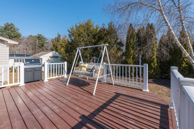 11 Suzanne Drive, Portsmouth, NH 03801