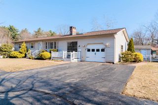 11 Suzanne Drive, Portsmouth, NH 03801