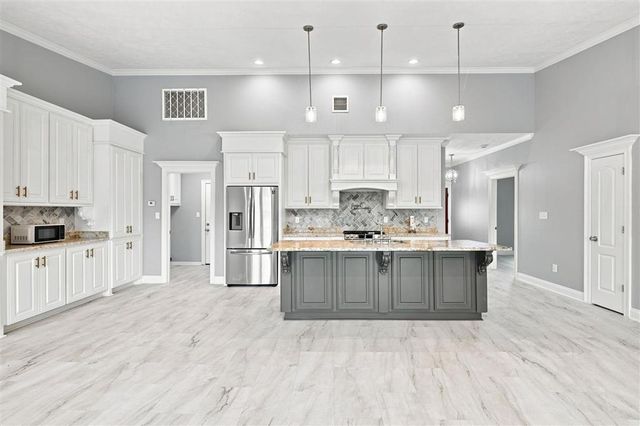 255 Tommys Lane, Lake Charles, LA 70615