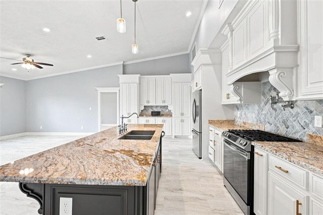 255 Tommys Lane, Lake Charles, LA 70615