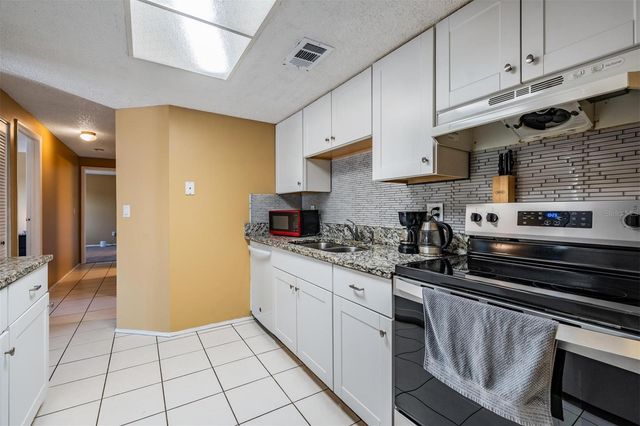 124 LOBLOLLY COURT H, Oldsmar, FL 34677