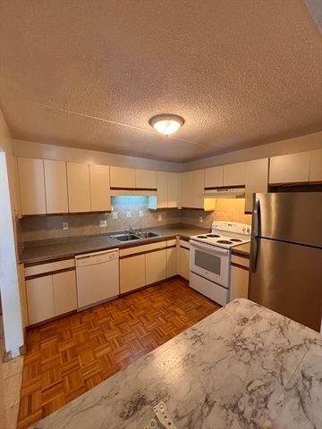 200 Cove Way 318, Quincy, MA 02169
