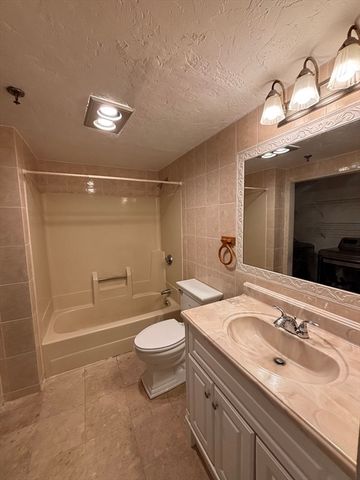 200 Cove Way 318, Quincy, MA 02169