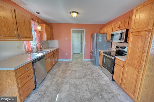 130 SWEETWATER LN, Newmanstown, PA 17073