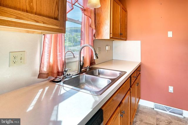 130 SWEETWATER LN, Newmanstown, PA 17073