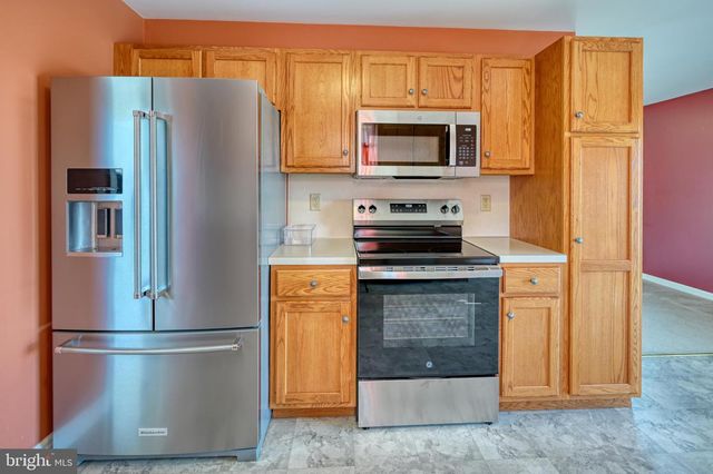 130 SWEETWATER LN, Newmanstown, PA 17073