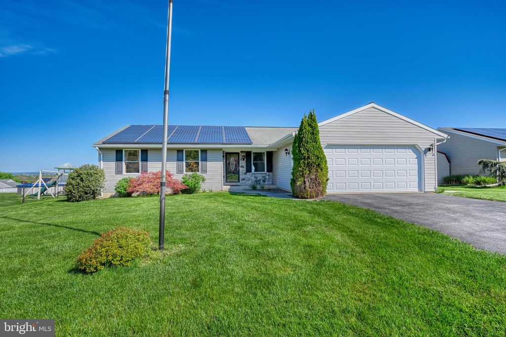 130 SWEETWATER LN, Newmanstown, PA 17073