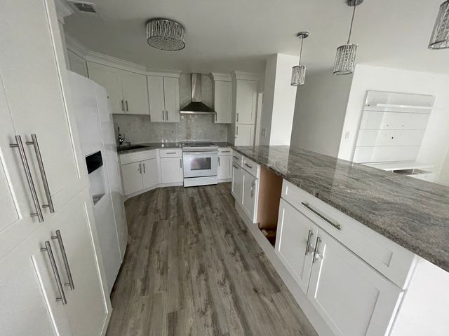 111 ACACIA Drive 203, Indian Head Park, IL 60525