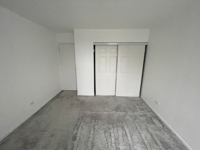 111 ACACIA Drive 203, Indian Head Park, IL 60525