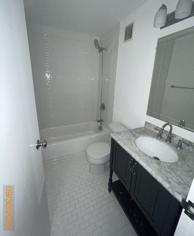 111 ACACIA Drive 203, Indian Head Park, IL 60525