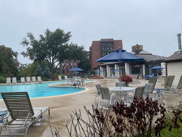 111 ACACIA Drive 203, Indian Head Park, IL 60525