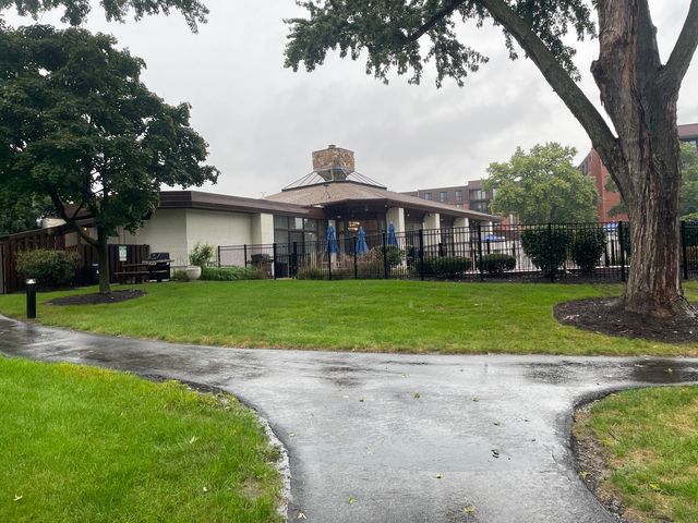 111 ACACIA Drive 203, Indian Head Park, IL 60525