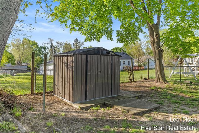 2610 Riley Avenue, Wyoming, MI 49509