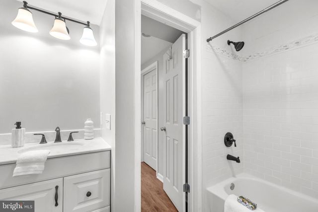 21112 MIDDAY LN, Sterling, VA 20164