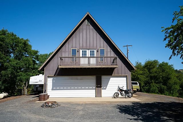 184 Carmel Rd, Burson, CA 95225