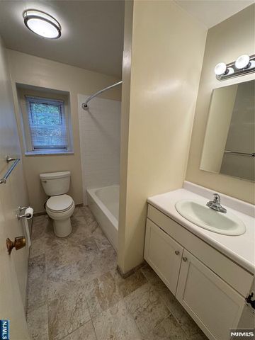 255 Piermont Road 255-18, Cresskill, NJ 07626