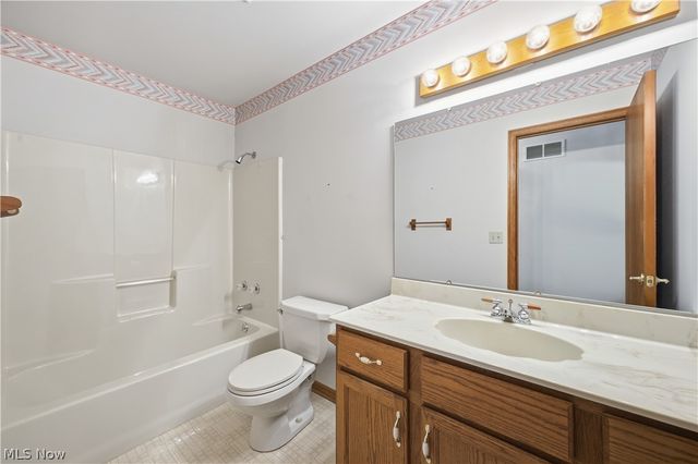 204 Colonial Drive, Canfield, OH 44406