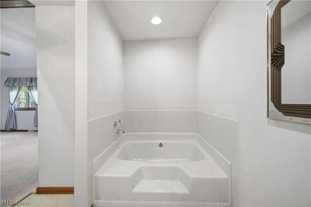204 Colonial Drive, Canfield, OH 44406
