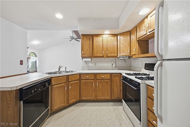 204 Colonial Drive, Canfield, OH 44406