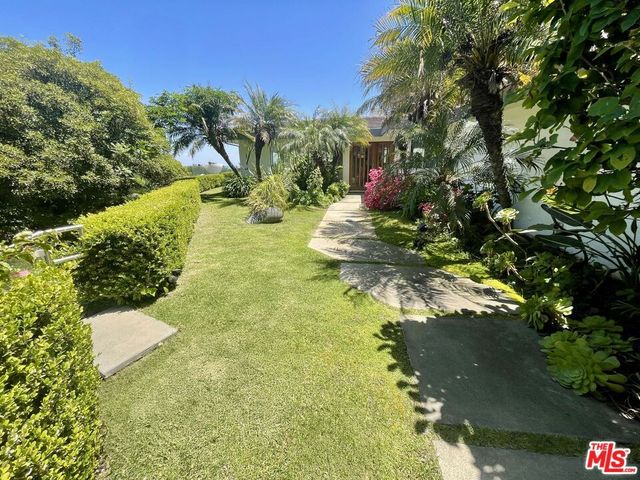 1000 Stradella Road, Los Angeles, CA 90077