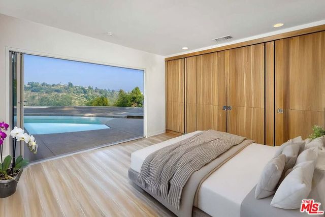 1000 Stradella Road, Los Angeles, CA 90077