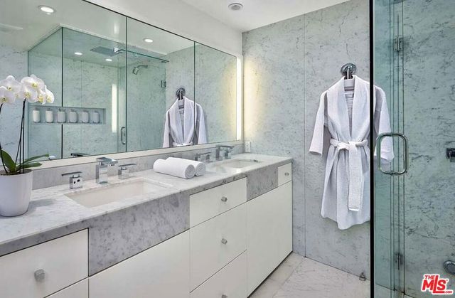 1000 Stradella Road, Los Angeles, CA 90077