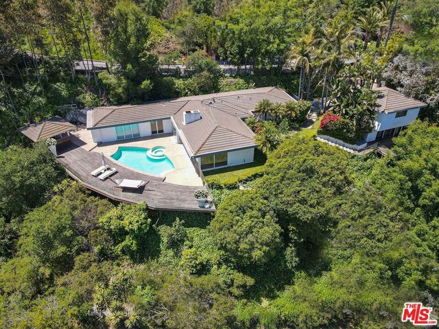 1000 Stradella Road, Los Angeles, CA 90077