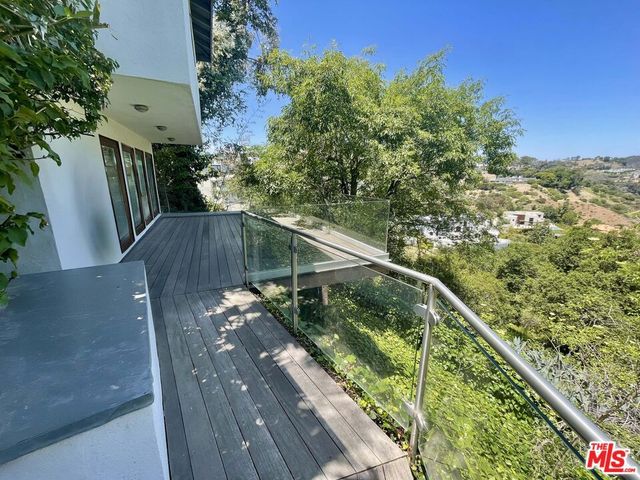 1000 Stradella Road, Los Angeles, CA 90077