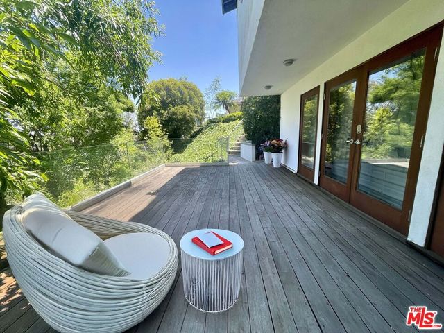 1000 Stradella Road, Los Angeles, CA 90077