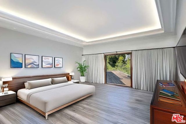 1000 Stradella Road, Los Angeles, CA 90077