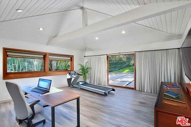 1000 Stradella Road, Los Angeles, CA 90077