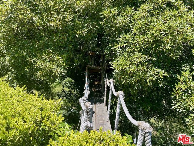 1000 Stradella Road, Los Angeles, CA 90077