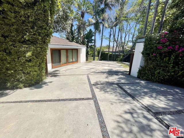 1000 Stradella Road, Los Angeles, CA 90077