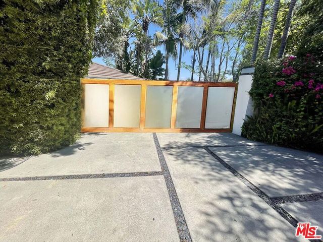 1000 Stradella Road, Los Angeles, CA 90077