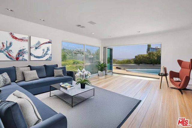 1000 Stradella Road, Los Angeles, CA 90077