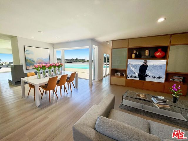 1000 Stradella Road, Los Angeles, CA 90077