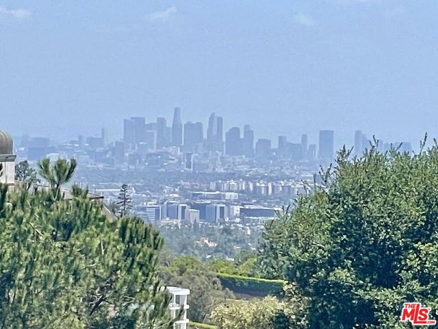 1000 Stradella Road, Los Angeles, CA 90077