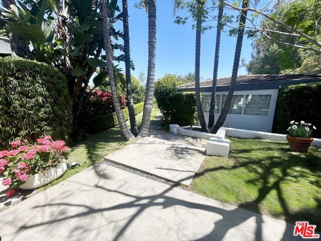 1000 Stradella Road, Los Angeles, CA 90077